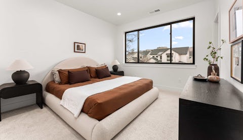 Victoria Commons primary bedroom.